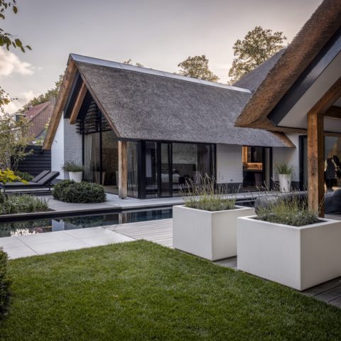 Luxe Villa met Rieten Kap