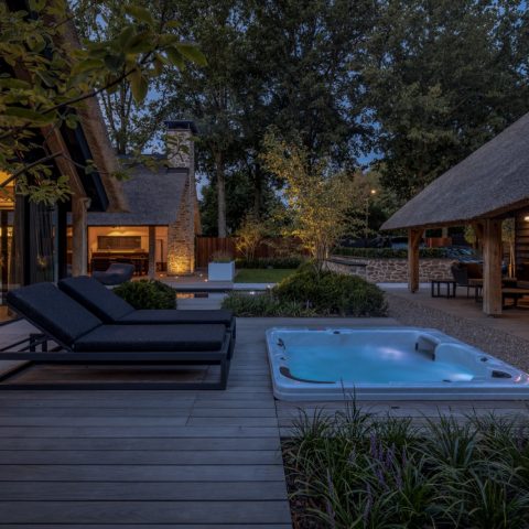 Luxe Villa met Rieten Kap