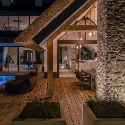 Luxe Villa met Rieten Kap