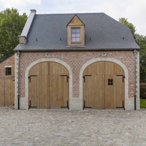 Attached carriage house to existing villa