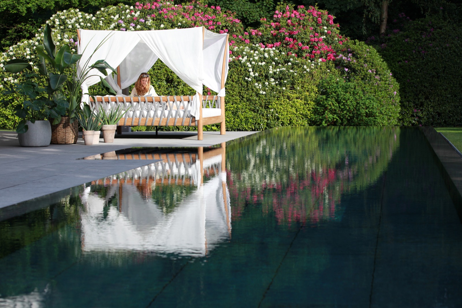 Luxe meubelen in royale tuin met modern zwembad, Luxury, Design, Exclusive, Modern, Custom Made, Special, Beautiful