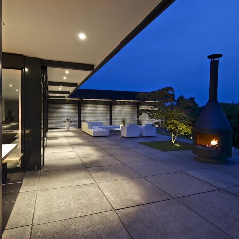 Villa met moderne tuin
