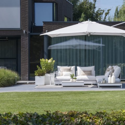 Design parasol bij loungeset