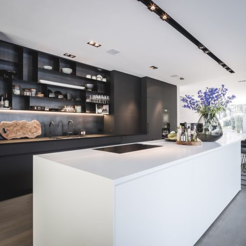 Minimalist villa Bosch and Duin