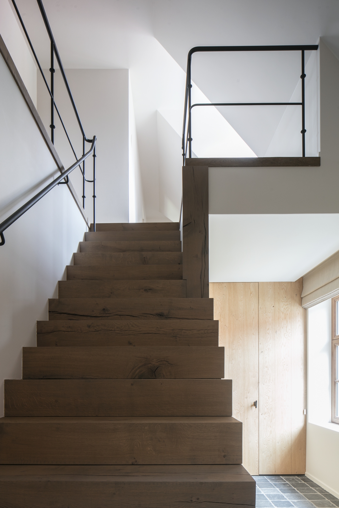 Luxurious entrance with modern staircase ,Staircase,Handrail,Wood,Interior Design,Indoors,Hardwood,Housing,Outdoors,Home Decor,Railing, Luxury, Design, Exclusive, Modern, Custom Made, Special, Beautiful