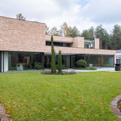 Luxe woonhuis met steellook deuren