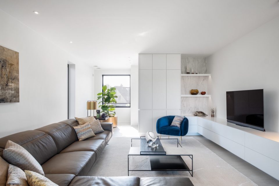 Moderne villa met design binnendeuren