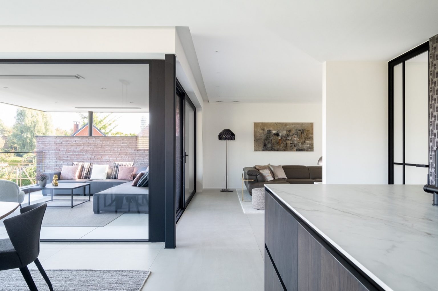 Moderne villa met design binnendeuren