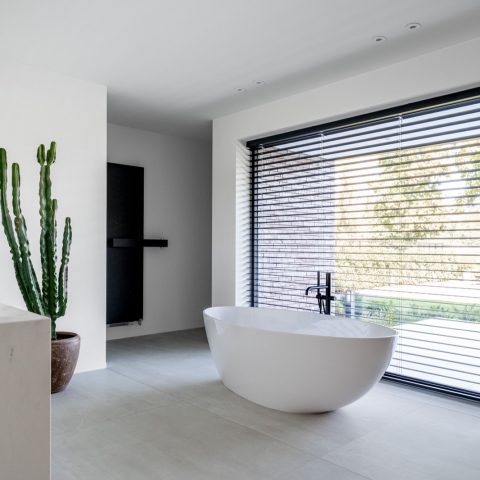 Moderne villa met design binnendeuren