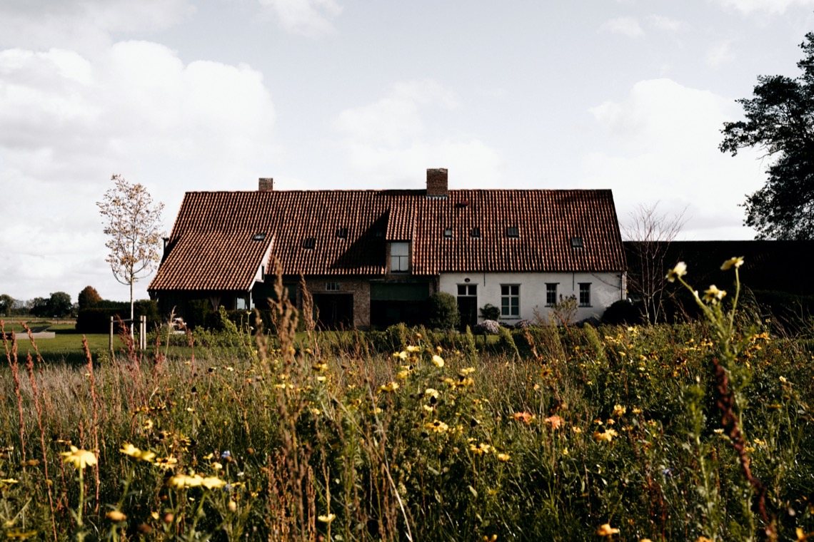 Luxe woonboerderij, prachtig zwarte kozijnen ,Nature,Outdoors,Cottage,Housing,Building,House,Countryside,Roof,Rural,Shelter, Luxury, Design, Exclusive, Modern, Custom Made, Special, Beautiful