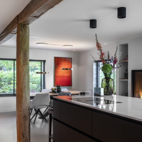 Pour floor, wall panel and stairs in kitchen in Kortenhoef