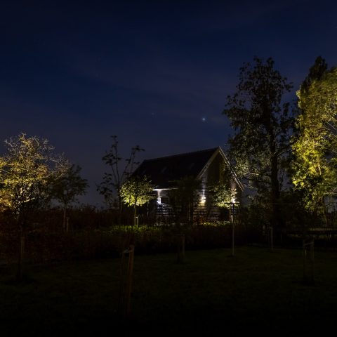 Noord-Hollandse villa met sfeervolle landschappelijke buitenverlichting