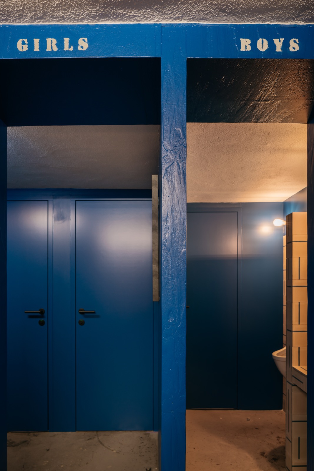 Modern beige tiles with blue motif, concrete floor, blue walls with motif ,Lighting,Elevator,Building,Architecture,Housing,Pillar,Furniture,Door,Indoors,Room, Luxury, Design, Exclusive, Modern, Custom Made, Special, Beautiful