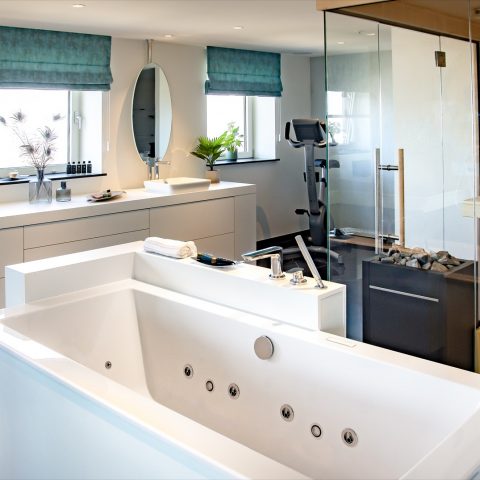 Large bathroom with nice sauna