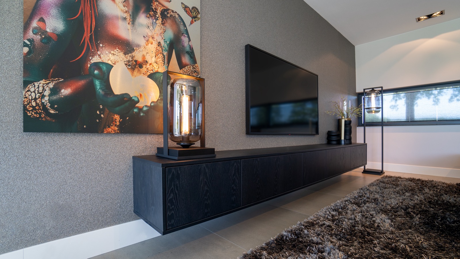 Luxe woonkamer met design meubelen ,Monitor,Screen,Electronics,Interior Design,Furniture,Entertainment Center,TV,Sideboard,Corner,Person, Luxury, Design, Exclusive, Modern, Custom Made, Special, Beautiful
