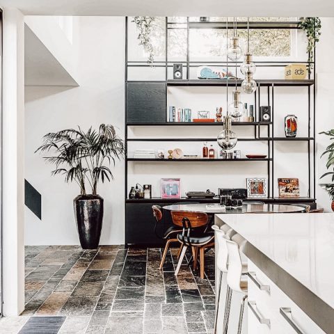 Stoere bungalow rondom patio, Amsterdam
