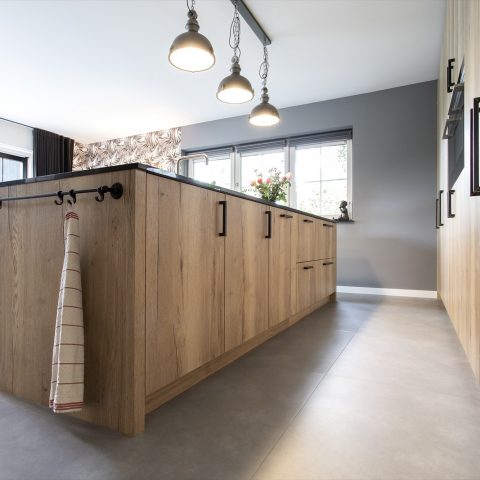 Oak-look kitchen, rustic and sleek!
