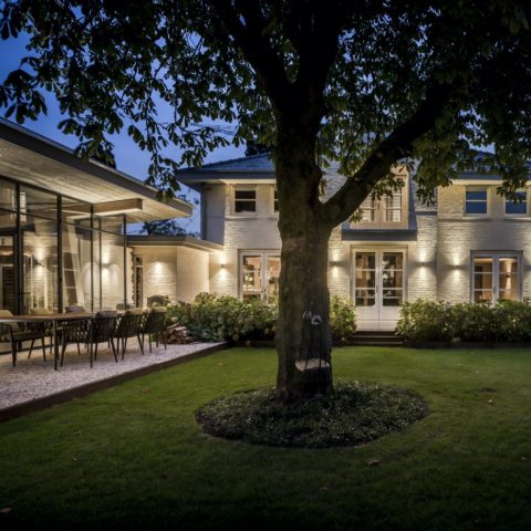 Riante vrijstaande villa met pavilion en studio