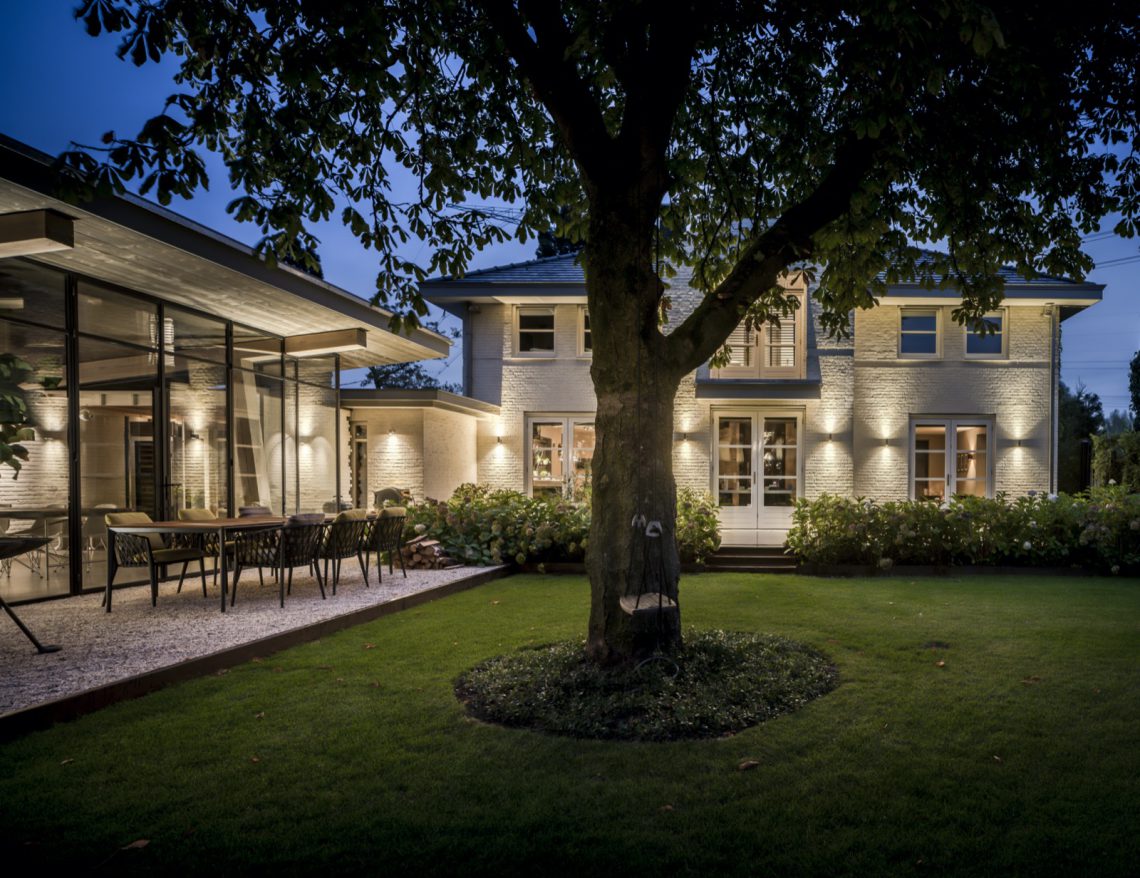 Spacious detached villa with pavilion and studio