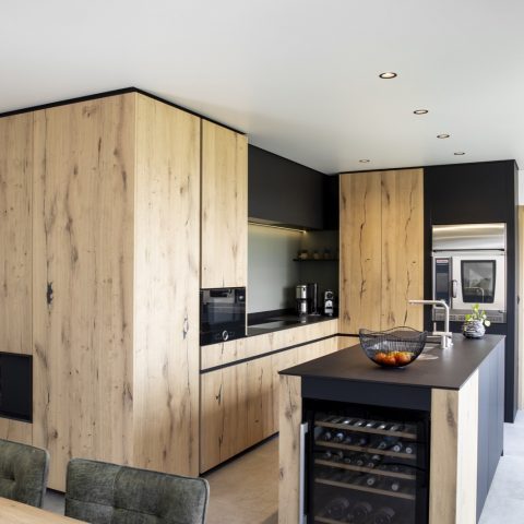 Totaalrenovatie tot een warm, industriëel interieur