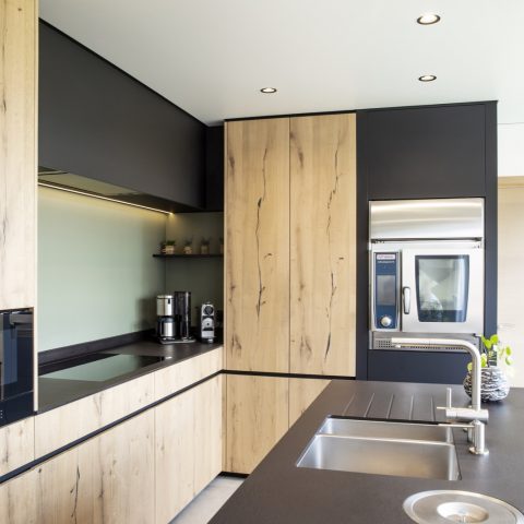 Totaalrenovatie tot een warm, industriëel interieur