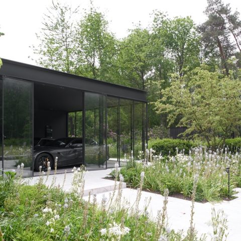 Classic white villa Oostkamp