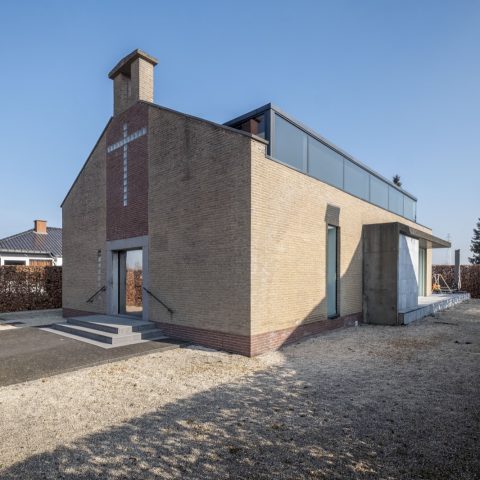 Old chapel is transformed into modern living studio