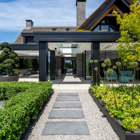 Moderne villa aan het water