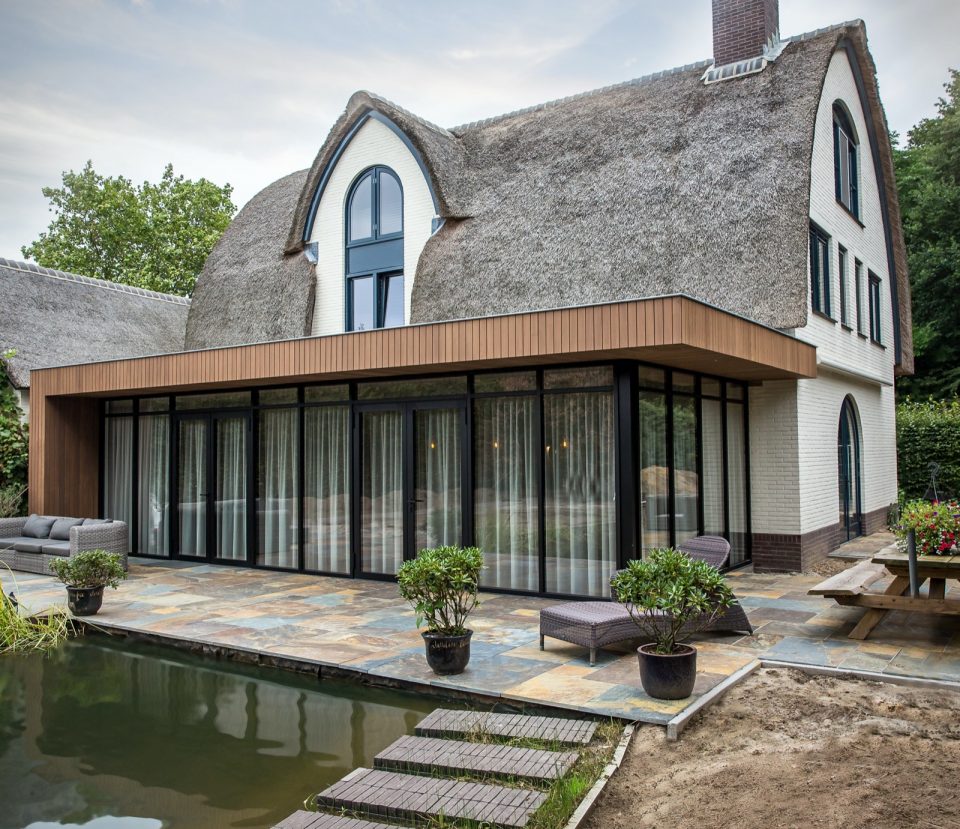 Exclusieve stijl met design deuren in een woonhuis