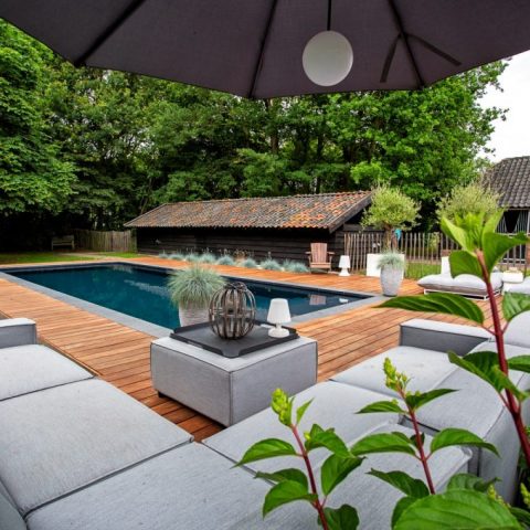 Luxurious swimming pool