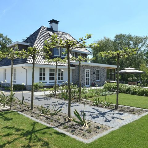 White villa with detached outbuilding