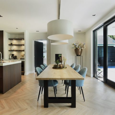 Gestuct stijlvol herenhuis met bijgebouw te Lunteren