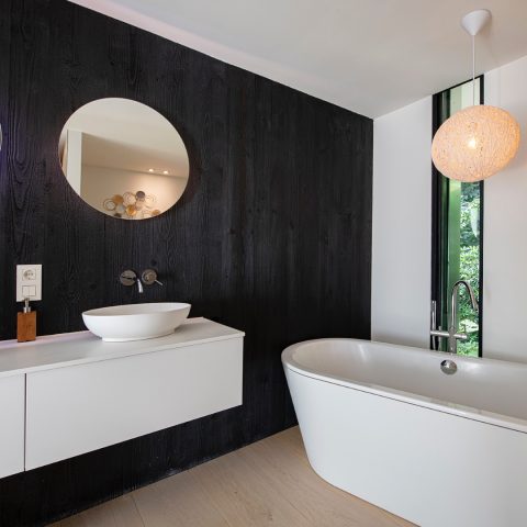Extra wide planks in modern villa