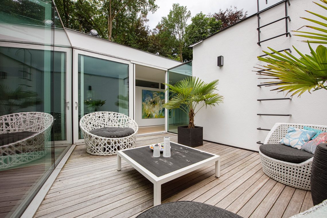 Luxe meubelen in royale tuin ,Meubilair, tafel, huisvesting, gebouw, salontafel, tapijt, binnenshuis, dek, veranda, balkon, Luxe, Design, Exclusief, Modern, Maatwerk, Bijzondere, Mooie