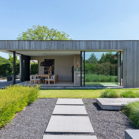 Luxe houten poolhouse