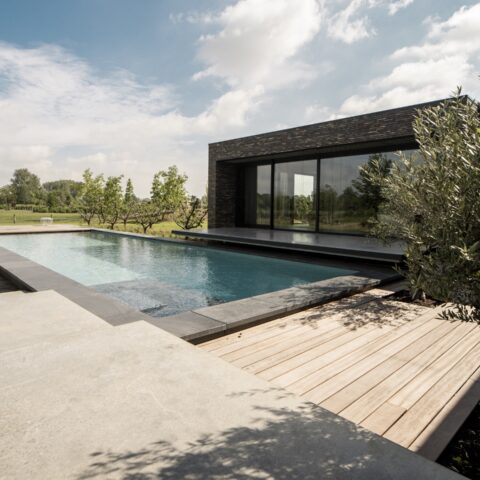 Woonhuis met luxe zwembad