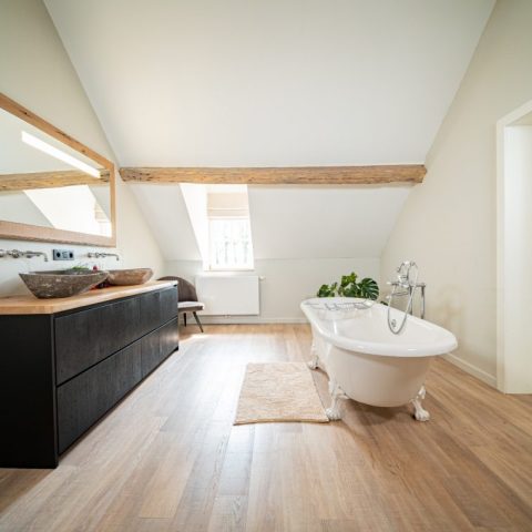 Exclusive villa with wooden accents