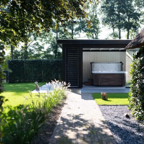 Tuinhuis met luxe spa in Beekbergen