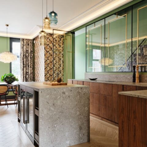 Kleurrijk en cultureel interieur in de Jordaan