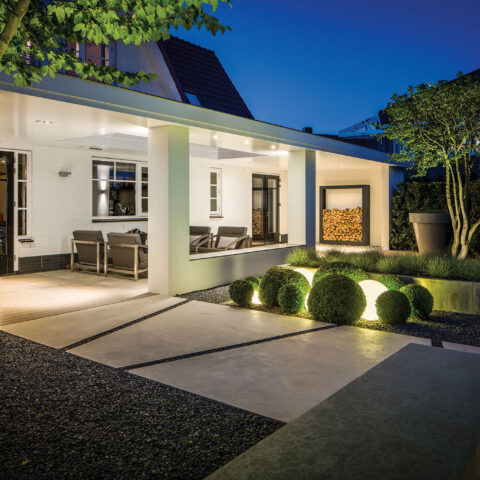 Hedendaagse tuin met afwisseling