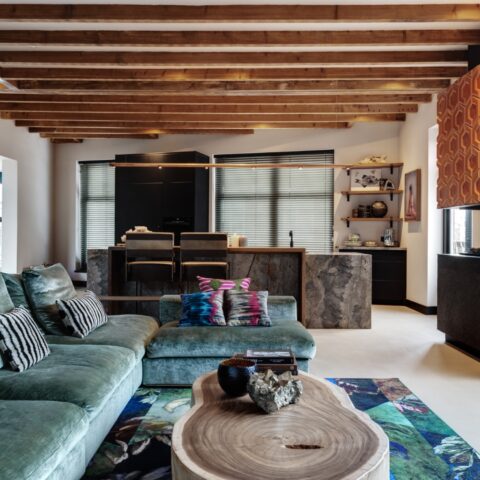 Moderne openhaard met hexagon tegels