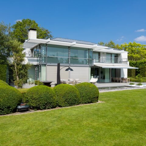 Spacious villa in Brussels (BE) with invisibly mounted WiFi network