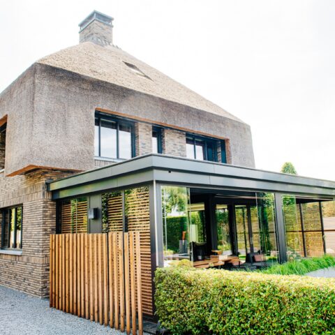 Tuinkamer glas met zonwering en fraaie details