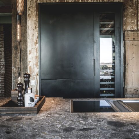Grezzo metal : blacked steel