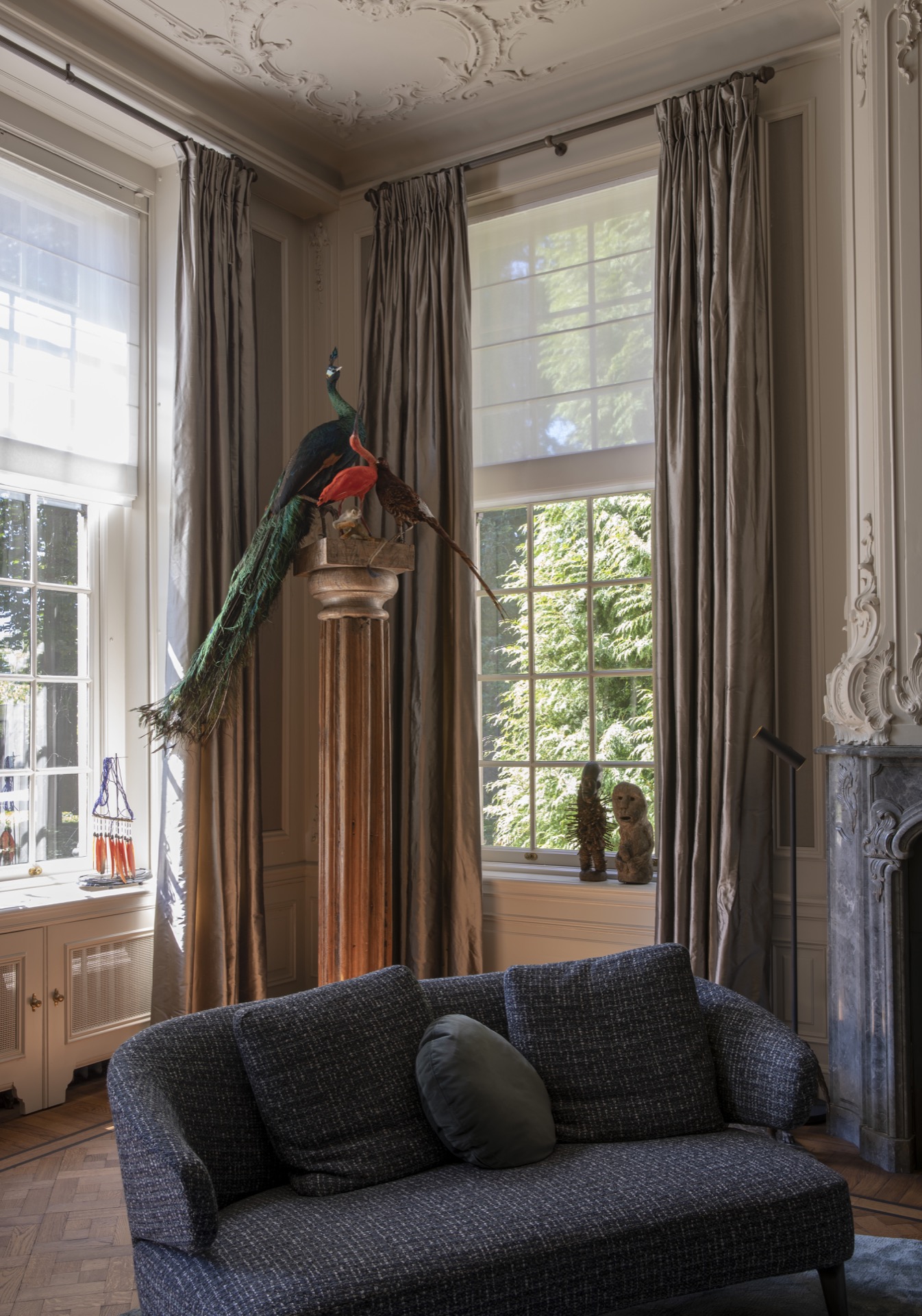 Hoog klassiek plafond zithoek met pauw,, Luxury, Design, Exclusive, Modern, Custom Made, Special, Beautiful