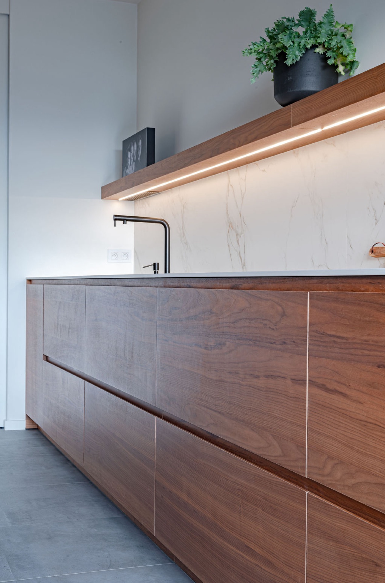 Wooden kitchen with marble top,Wood,Hardwood,Corner,Sink Faucet,Furniture,Plywood,Indoors,Interior Design,Room,Sink, Luxury, Design, Exclusive, Modern, Custom Made, Special, Beautiful