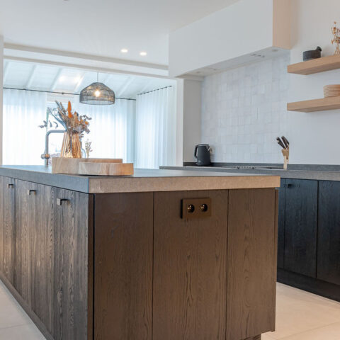 Black wooden kitchen