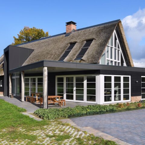 Barn house with thatched roof in Stoutenburg-North