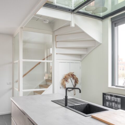 Beloopbaar glas in een stalen constructie