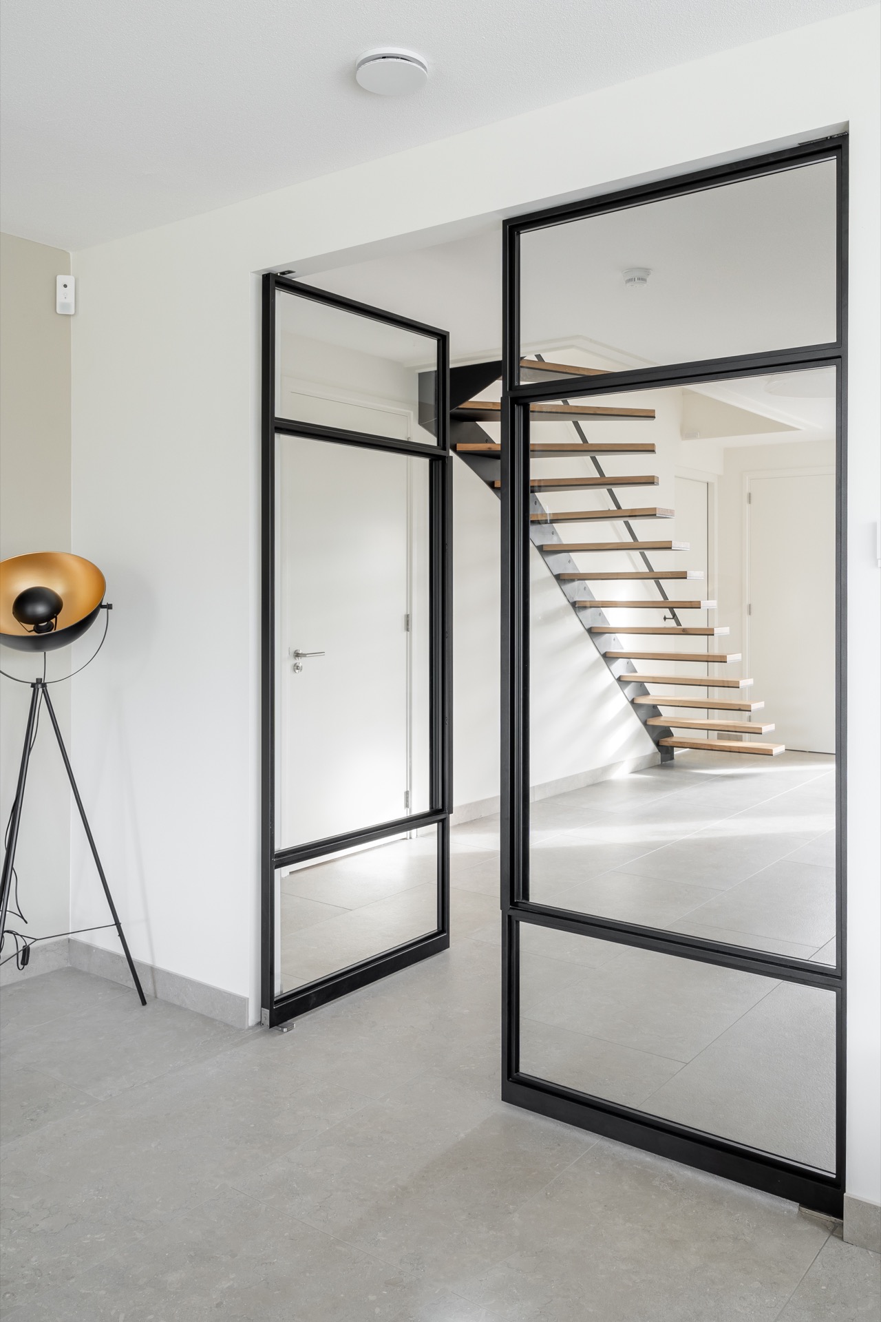Luxe stalen deuren in moderne villa,Deur, Interieur Ontwerp, Trap, Statief, Franse deur, Vouwdeur, Leuning, Schuifdeur, Fotovenster, Lift, Luxe, Design, Exclusief, Modern, Maatwerk, Bijzondere, Mooie